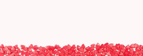 Непарна Межа Серцеподібної Форми Червоні Спринклери Фоновому Прапорі Святковий Подарунок — стокове фото