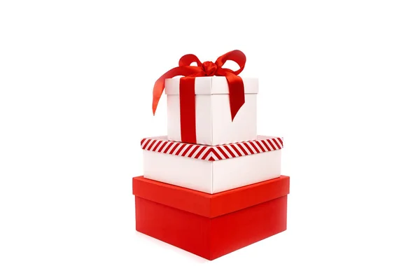 白い背景に4種類の赤と白のギフトボックスがセットされています 大きさが一致した メリークリスマスとハッピーニューイヤーギフトショッピングと販売のコンセプト バレンタインデーや誕生日プレゼント — ストック写真