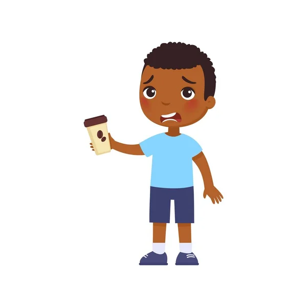 Niño Africano Con Café Para Llevar Lindo Niño Piel Oscura — Vector de stock