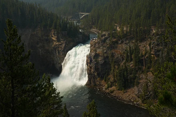 Górne Wodospady Rzeki Yellowstone Widziane Drugiej Strony Kanionu — Zdjęcie stockowe