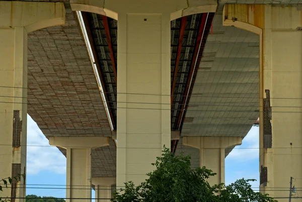 Pod Trzema Odcinkami Autostrady Międzystanowej 480 Pobliżu Cleveland Ohio Ponieważ — Zdjęcie stockowe