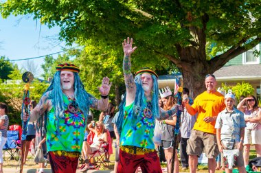 Old hippie twins