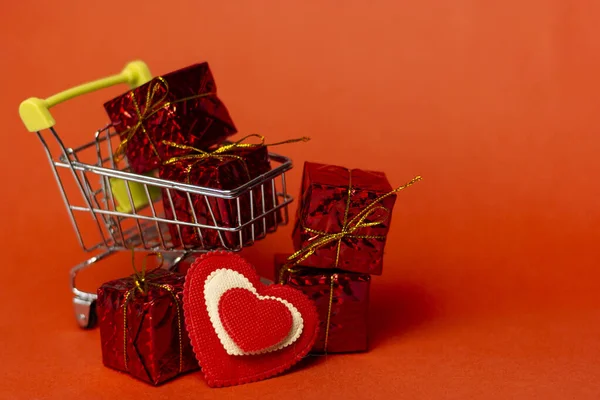 Shopping Trolley Gift Box Love Hearts Cope Space Red Background — Stock Photo, Image