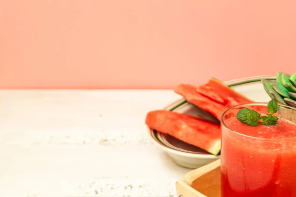 Wassermelonengetränk Und Abuza Scheiben Wassermelone Und Gin Punsch Auf Dem — Stockfoto