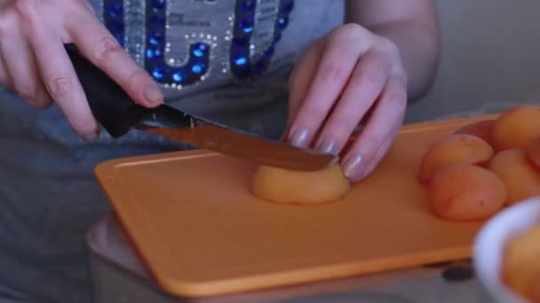 Close Female Hands Cutting Ripe Apricots Knife Orange Cutting Board — Vídeos de Stock