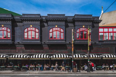 San Francisco, ABD: 31 Mart 2019: İnsanlar San Francisco şehir merkezinde bir İtalyan restoranında yemek yiyor