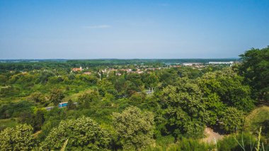 Sırbistan 'ın Novi Sad kentindeki Petrovaradin Kalesi' nden kırsal manzara