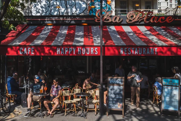 Junio 2019 París Francia Personas Tomando Algo Café Distrito París — Foto de Stock