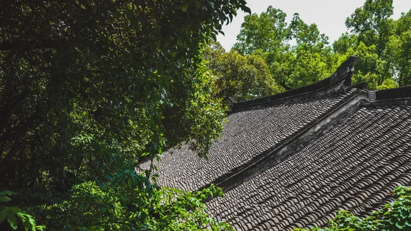 Střecha Tradičního Čínského Domu Obklopen Stromy Tiger Hill Huqiu Suzhou — Stock fotografie