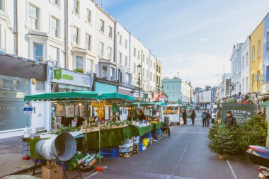 Londra, İngiltere - 1 Aralık 2020: İkinci ulusal COVID tecridi sırasında Notting Hill 'deki Portobello pazarı