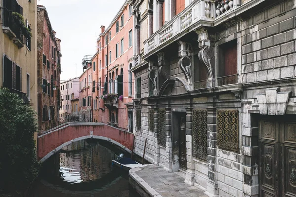 Canal Bridge Houses Venice Italy — Stock Photo, Image