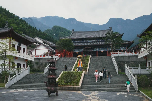 2019年9月1日 游客走向乌公山石鼓寺 石鼓寺 — 图库照片