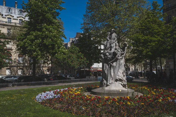 Париж Франция Апреля 2021 Года Памятник Александру Дюма Филсу Площади — стоковое фото