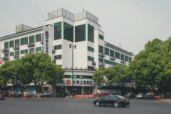 Shaoxing China May 2019 Car Driving Branch Industrial Commercial Bank — Stock Photo, Image