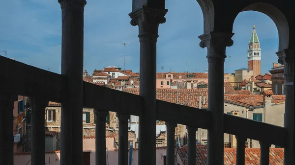 Vista Del Campanario San Marco Sobre Las Casas Venecianas Tradicionales — Foto de Stock