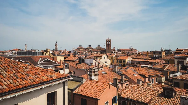 Torre Sobre Casas Venecianas Tradicionales Venecia Italia — Foto de Stock