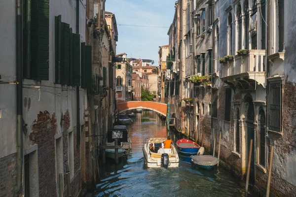 Venecia Italia Julio 2019 Barco Que Viaja Por Canal Venecia — Foto de Stock