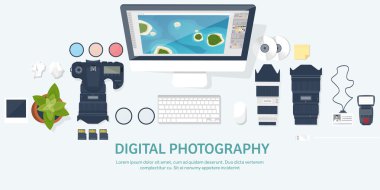 Fotoğrafçı ekipman üzerinde bir tablo. Fotoğraf araçları, fotoğraf düzenleme, beğenilen düz arka plan. Dijital photocamera lens ile. Vektör çizim.