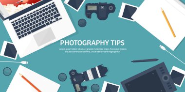 Fotoğrafçı ekipman üzerinde bir tablo. Fotoğraf araçları, fotoğraf düzenleme, beğenilen düz arka plan. Dijital photocamera lens ile. Vektör çizim.