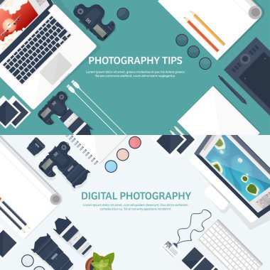 Fotoğrafçı ekipman üzerinde bir tablo. Fotoğraf araçları, fotoğraf düzenleme, beğenilen düz arka plan. Dijital photocamera lens ile. Vektör çizim.