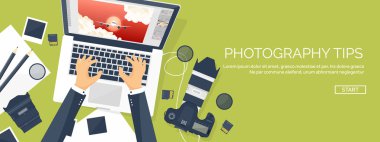 Fotoğrafçı ekipman üzerinde bir tablo. Fotoğraf araçları, fotoğraf düzenleme, beğenilen düz arka plan. Dijital photocamera lens ile. Vektör çizim.