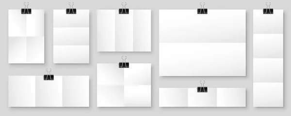 Hojas de papel plegadas en blanco con clips de encuadernación. Cuaderno blanco o página del libro y soporte de metal. Plantilla de diseño o maqueta. Ilustración vectorial. — Archivo Imágenes Vectoriales