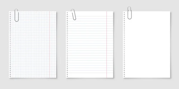 Folhas de papel em branco realista em formato A4 com clipe de metal, suporte em fundo cinza. Notebook page, documento. Modelo de design ou maquete. Ilustração vetorial. —  Vetores de Stock