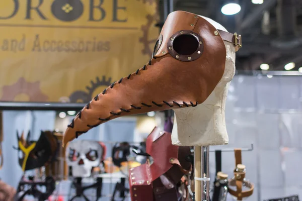 Vogel masker tijdens de komische Expo van Long Beach. — Stockfoto