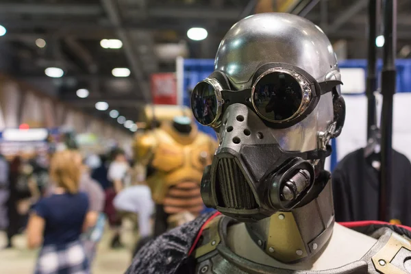 Szemüveg Gas Mask alatt a Long Beach Comic-Expo. — Stock Fotó