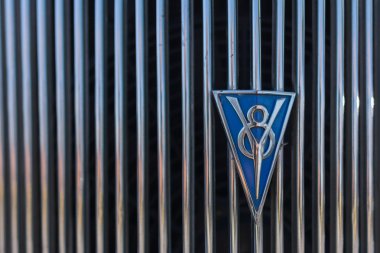 Vintage Ford V8 amblemi