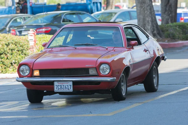 Ford Pinto im Schaufenster — Stockfoto