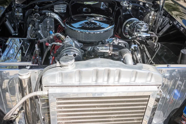 Customized muscle car engine displayed — Φωτογραφία Αρχείου