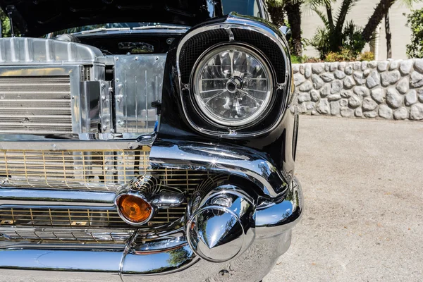 Foto de cerca del coche retro del faro —  Fotos de Stock