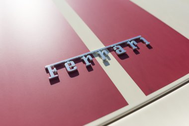 Ferrari logosu ekranda