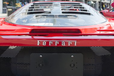 Ferrari logosu ekranda