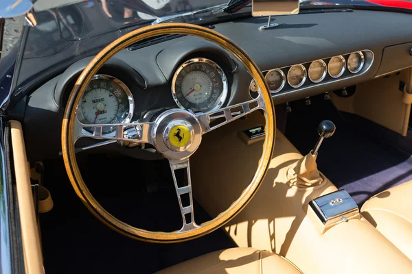 Ferrari Dashboard op display — Stockfoto