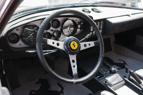 Ferrari Dashboard op display — Stockfoto