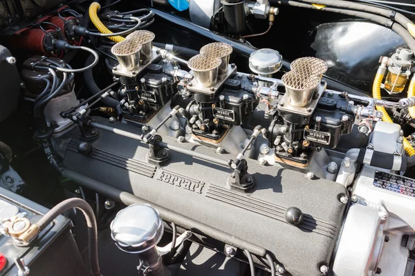 Gamla Ferrari V12-motor — Stockfoto