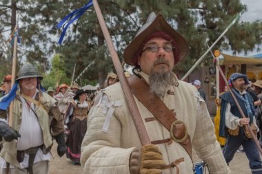 adam Ortaçağ kostüm