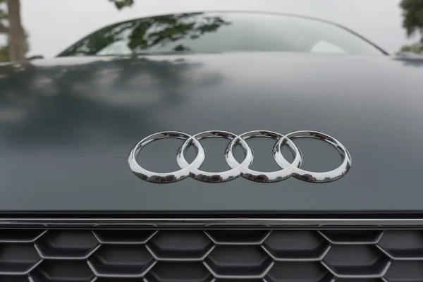 Audi 4 Anéis Logo Chrome — Fotografia de Stock