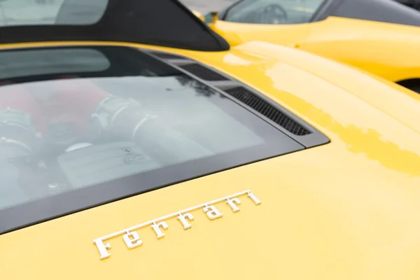 Ferrari amarelo em detalhe — Fotografia de Stock