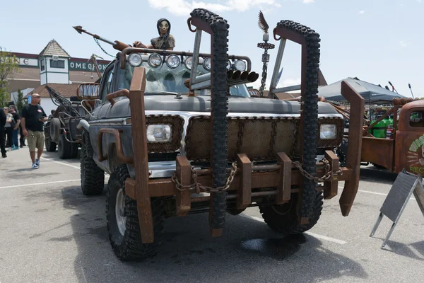 Post-apocalyptic survival Truck — Stock Photo, Image