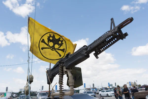 Pistola y bandera de la máquina — Foto de Stock