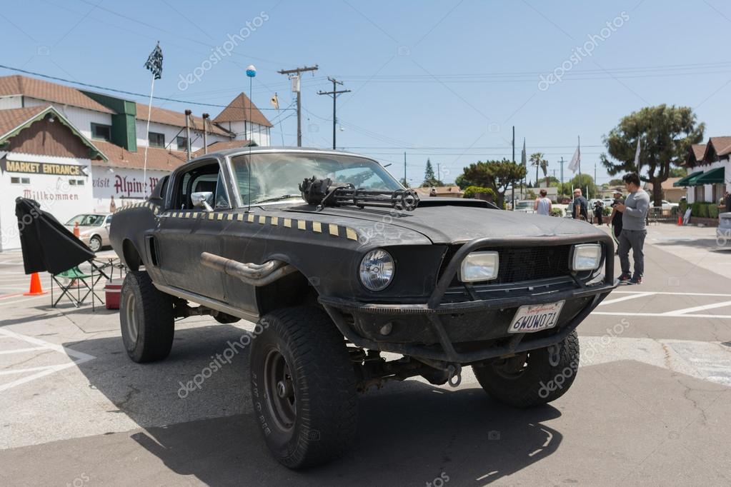 BYRON - inventaire Depositphotos_110467494-stock-photo-ford-mustang-post-apocalyptic-survival