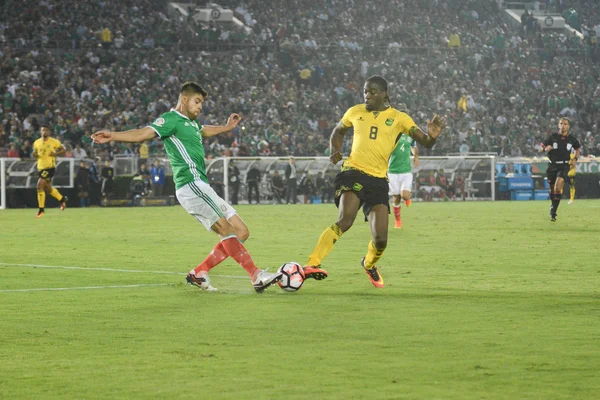 Nestor Araujo és Donaldson harcol a labdát során Copa am — Stock Fotó