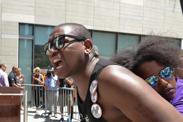 Le vite dei neri contano le urla dei manifestanti durante la marcia sul municipio — Foto Stock