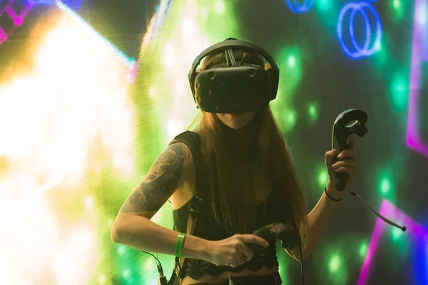 Virtuális valóság DJ rendszer alatt VRLA Expo nyár — Stock Fotó