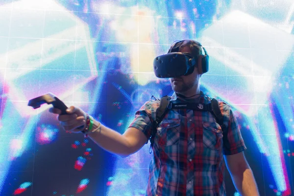 Virtuális valóság DJ rendszer alatt VRLA Expo nyár — Stock Fotó