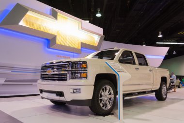 Turuncu cou 2015 chevrolet silverado yüksek ülke 4wd mürettebat