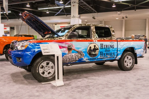 Anaheim, CA - 3 de octubre de 2014: Toyota Tacoma Prerunner at the Or — Foto de Stock